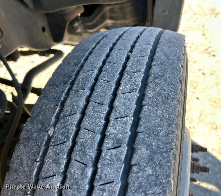 image for item EK2729 2016 Ford F550 Super Duty flatbed truck