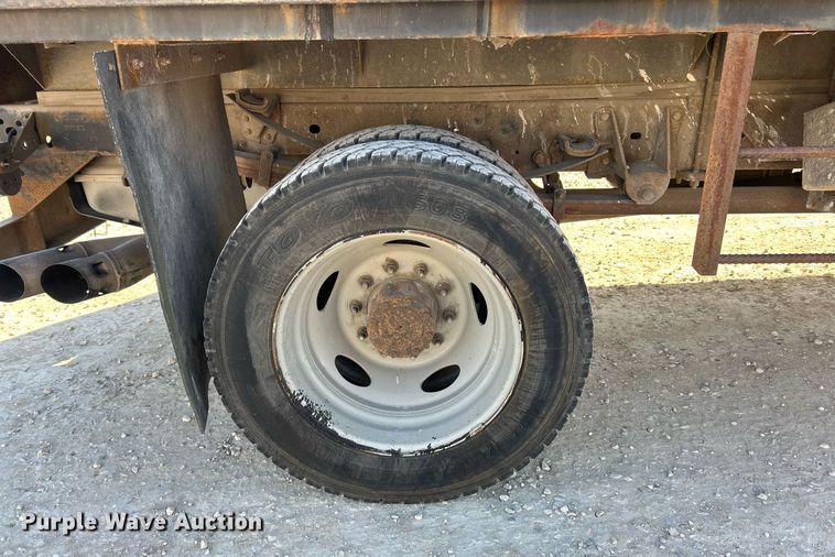 image for item EK2729 2016 Ford F550 Super Duty flatbed truck