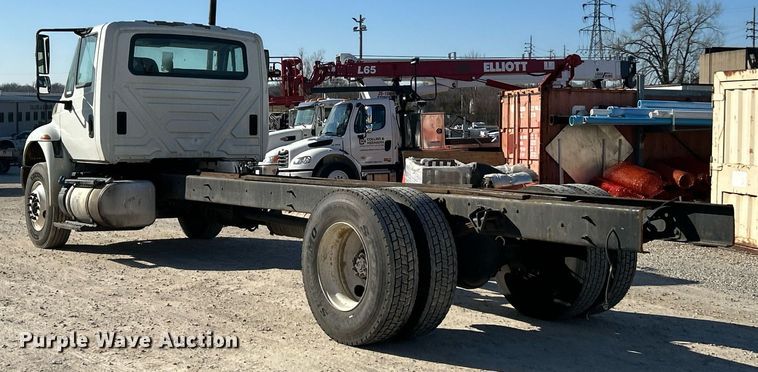 image for item EK2730 2015 International 4300 SBA truck cab and chassis