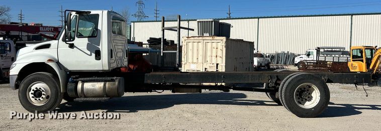 image for item EK2730 2015 International 4300 SBA truck cab and chassis