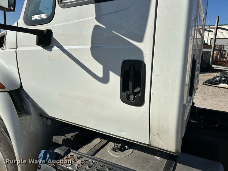 image for item EK2730 2015 International 4300 SBA truck cab and chassis