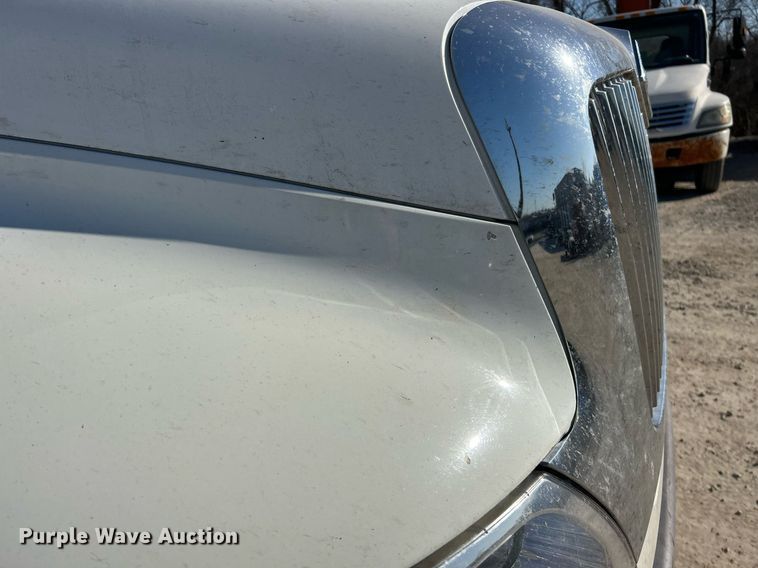 image for item EK2730 2015 International 4300 SBA truck cab and chassis