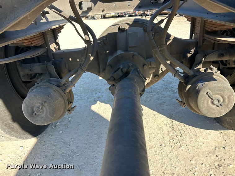 image for item EK2730 2015 International 4300 SBA truck cab and chassis