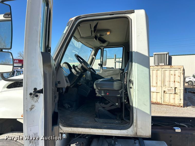 image for item EK2730 2015 International 4300 SBA truck cab and chassis