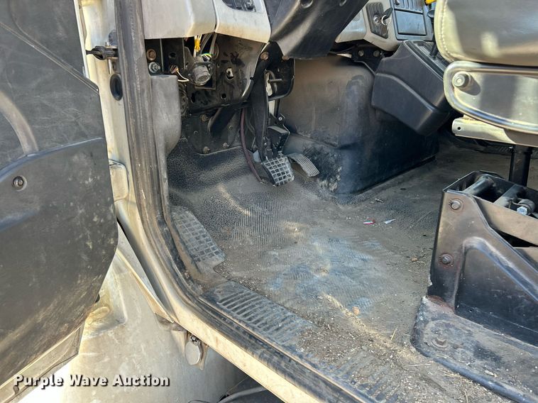 image for item EK2730 2015 International 4300 SBA truck cab and chassis