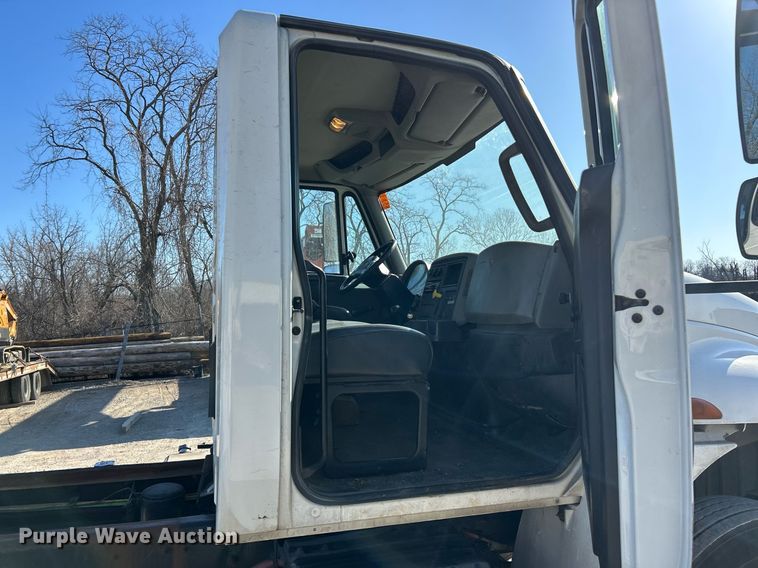 image for item EK2730 2015 International 4300 SBA truck cab and chassis