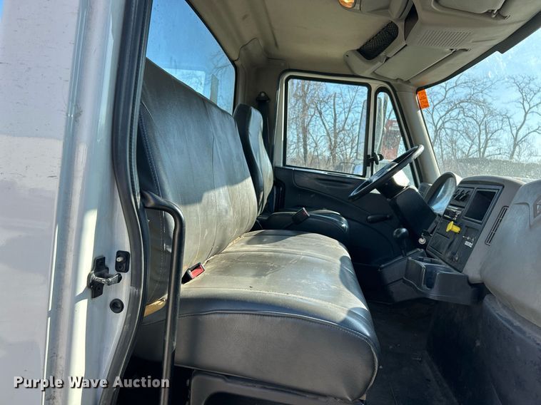 image for item EK2730 2015 International 4300 SBA truck cab and chassis