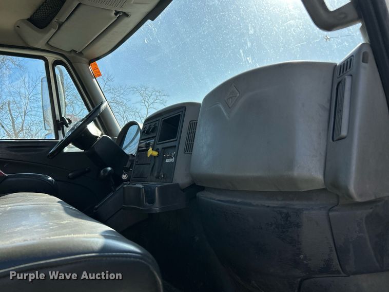 image for item EK2730 2015 International 4300 SBA truck cab and chassis