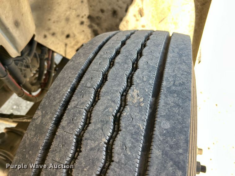 image for item EK2730 2015 International 4300 SBA truck cab and chassis