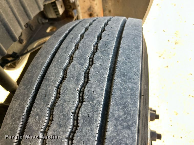 image for item EK2730 2015 International 4300 SBA truck cab and chassis