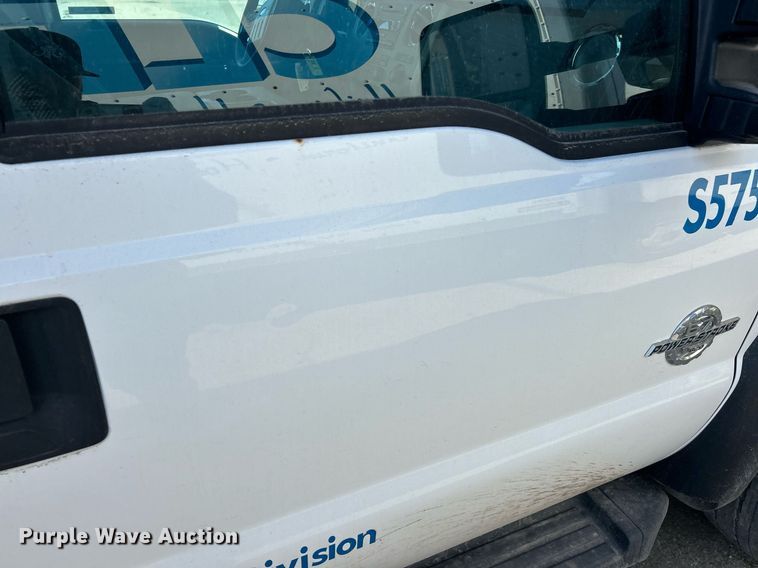 image for item EK2736 2013 Ford F550 Super Duty XLT box truck