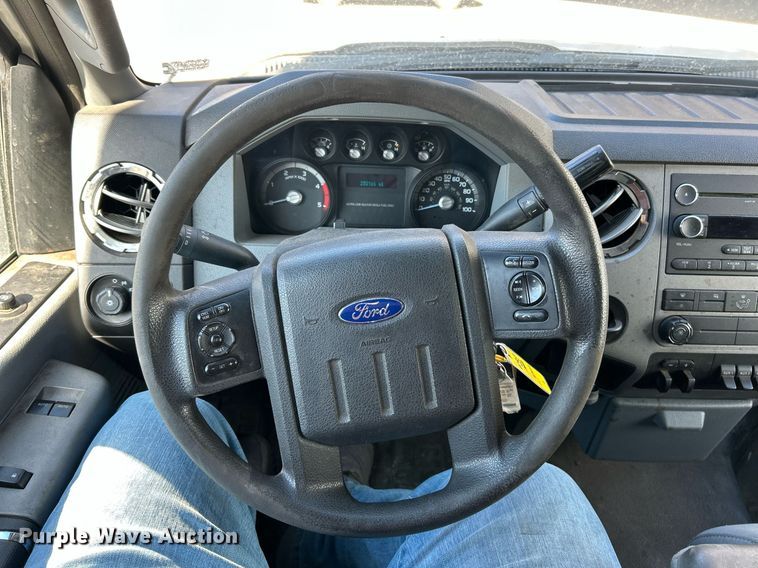 image for item EK2736 2013 Ford F550 Super Duty XLT box truck