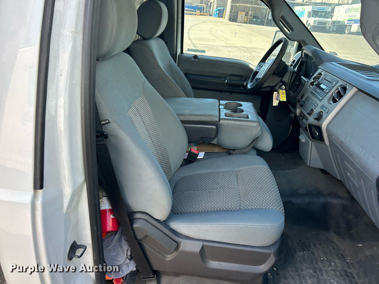 image for item EK2736 2013 Ford F550 Super Duty XLT box truck