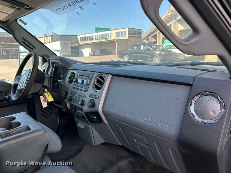 image for item EK2736 2013 Ford F550 Super Duty XLT box truck