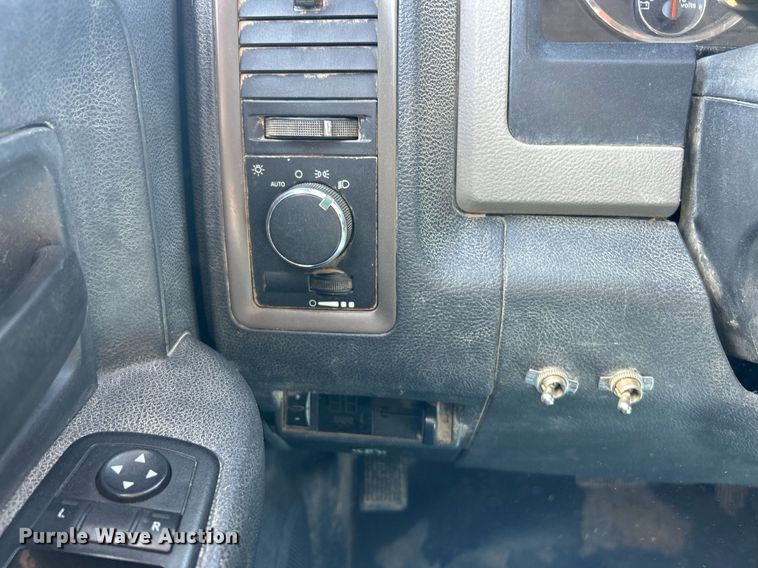 image for item EK2753 2012 Dodge Ram 3500 Crew Cab pickup truck