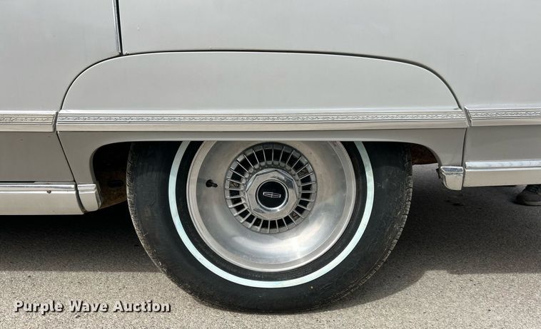 image for item EK2754 1976 Lincoln Continental 