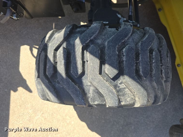 image for item EK5035 2010 John Deere 2305 MFWD tractor