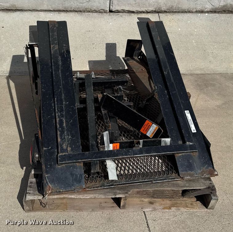 image for item EM3536 B&B Tech hitch rack