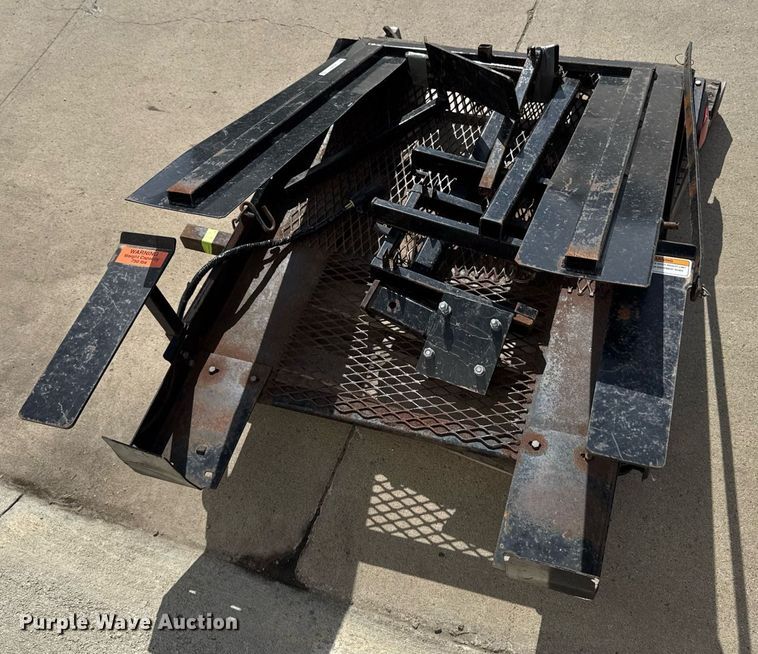 image for item EM3536 B&B Tech hitch rack