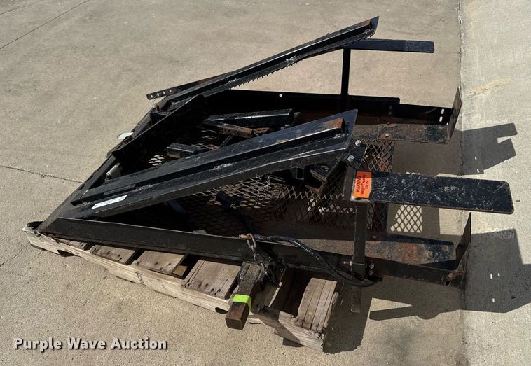 image for item EM3536 B&B Tech hitch rack