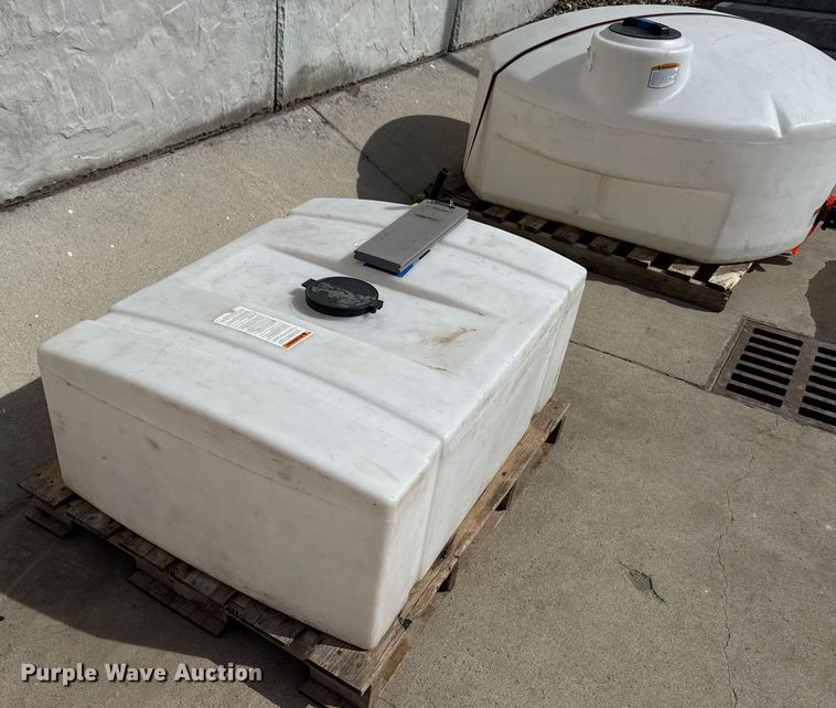 image for item EM3538 (2) poly tanks