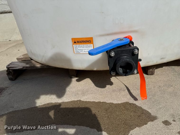 image for item EM3538 (2) poly tanks