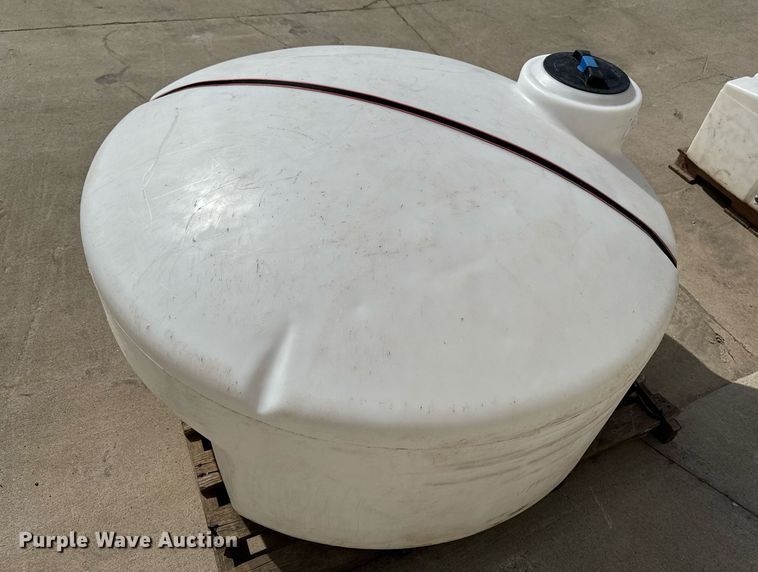 image for item EM3538 (2) poly tanks