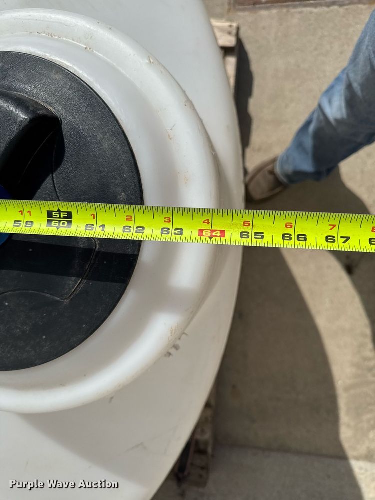 image for item EM3538 (2) poly tanks