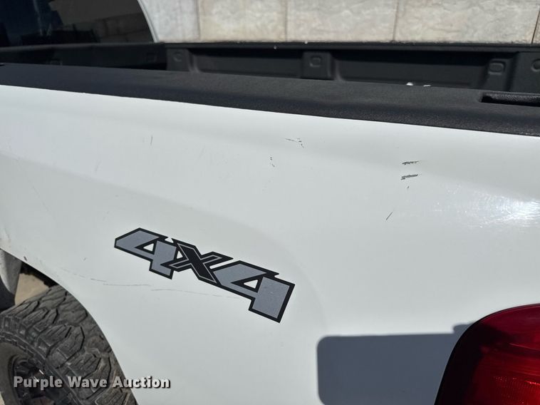 image for item EM3540 2007 Chevrolet Silverado 2500HD pickup truck