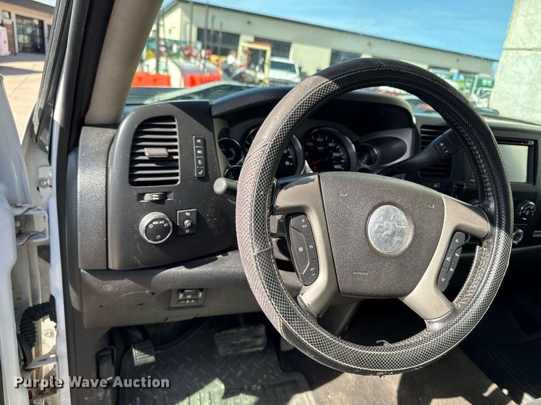 image for item EM3540 2007 Chevrolet Silverado 2500HD pickup truck