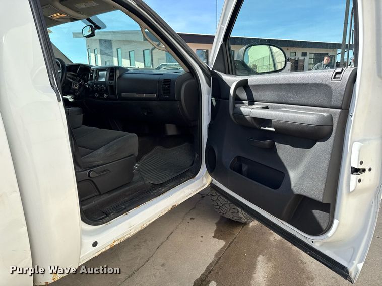 image for item EM3540 2007 Chevrolet Silverado 2500HD pickup truck