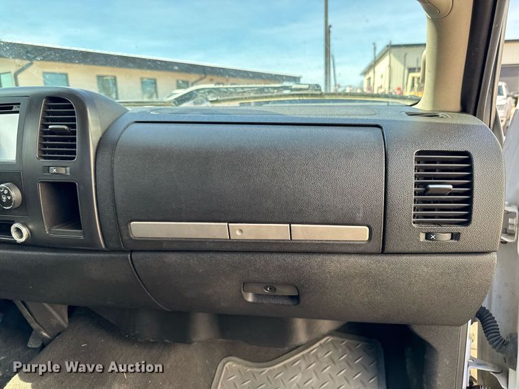 image for item EM3540 2007 Chevrolet Silverado 2500HD pickup truck