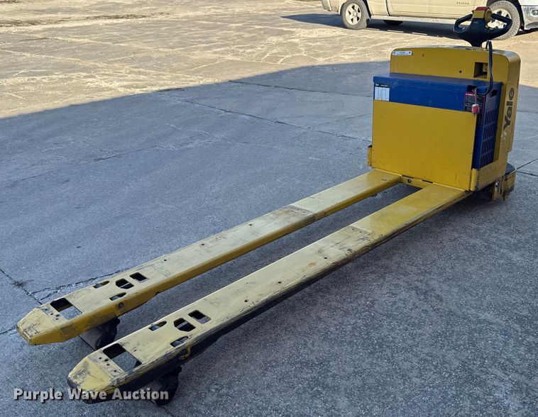 image for item EM3560 Yale MPW066SEN12T2796 pallet jack