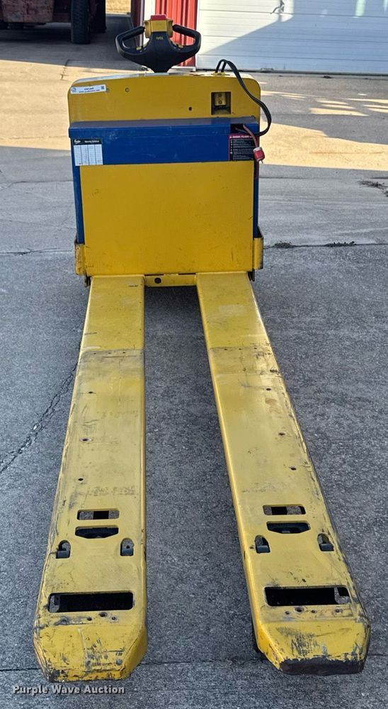 image for item EM3560 Yale MPW066SEN12T2796 pallet jack