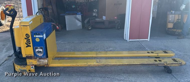 image for item EM3560 Yale MPW066SEN12T2796 pallet jack
