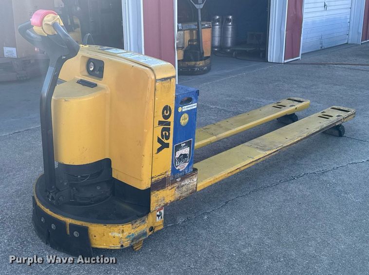 image for item EM3560 Yale MPW066SEN12T2796 pallet jack