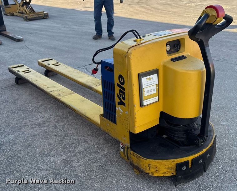 image for item EM3560 Yale MPW066SEN12T2796 pallet jack