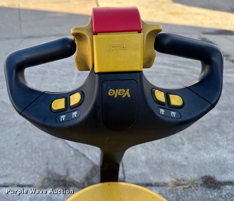 image for item EM3560 Yale MPW066SEN12T2796 pallet jack