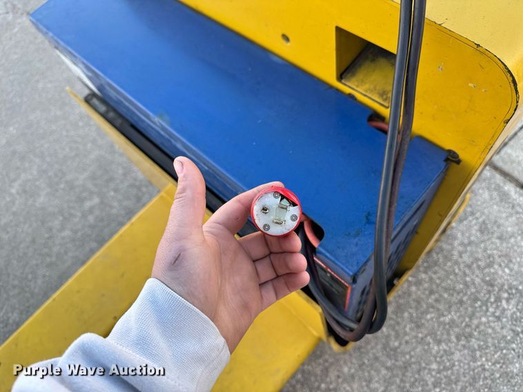 image for item EM3560 Yale MPW066SEN12T2796 pallet jack