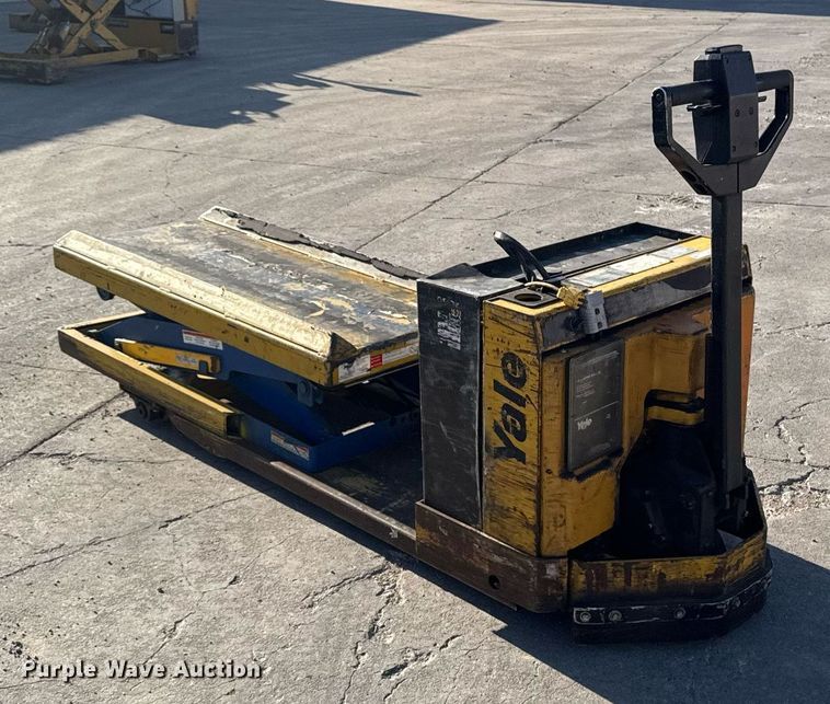 image for item EM3561 Yale MPB040ACN24C2748 pallet jack