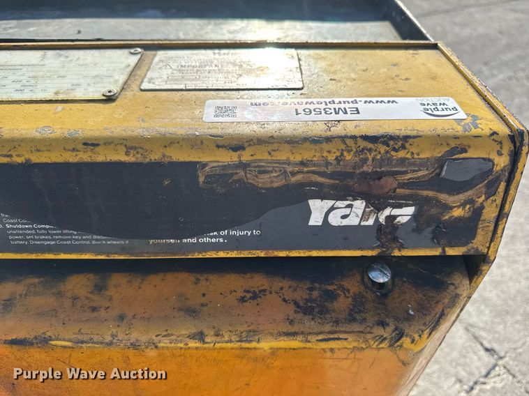 image for item EM3561 Yale MPB040ACN24C2748 pallet jack
