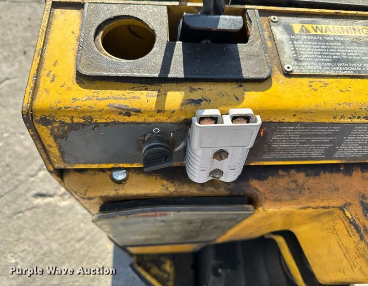 image for item EM3561 Yale MPB040ACN24C2748 pallet jack