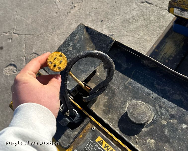 image for item EM3561 Yale MPB040ACN24C2748 pallet jack