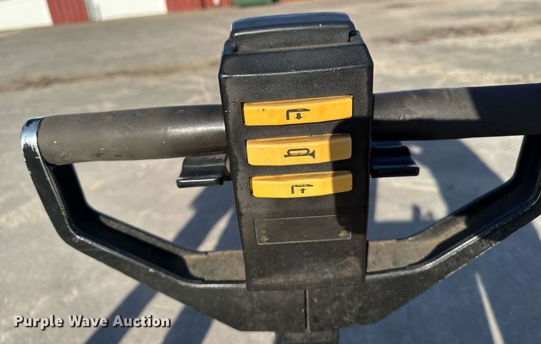 image for item EM3561 Yale MPB040ACN24C2748 pallet jack