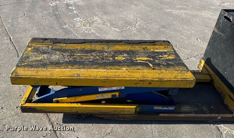 image for item EM3561 Yale MPB040ACN24C2748 pallet jack