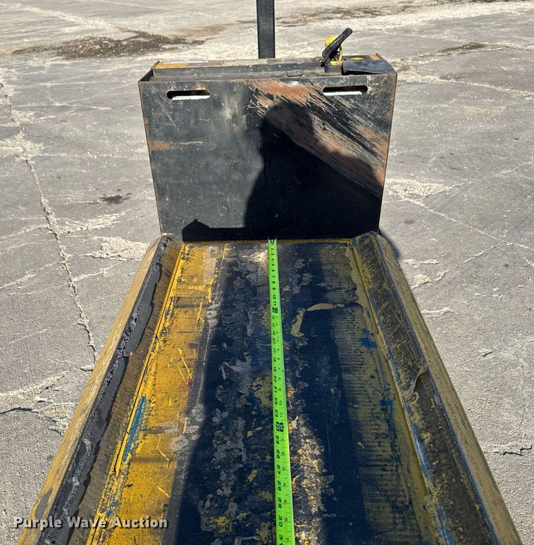 image for item EM3561 Yale MPB040ACN24C2748 pallet jack