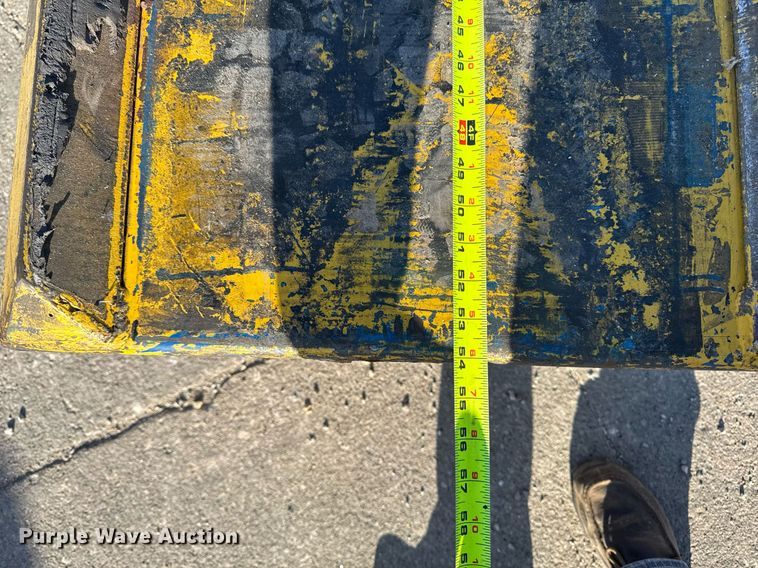 image for item EM3561 Yale MPB040ACN24C2748 pallet jack