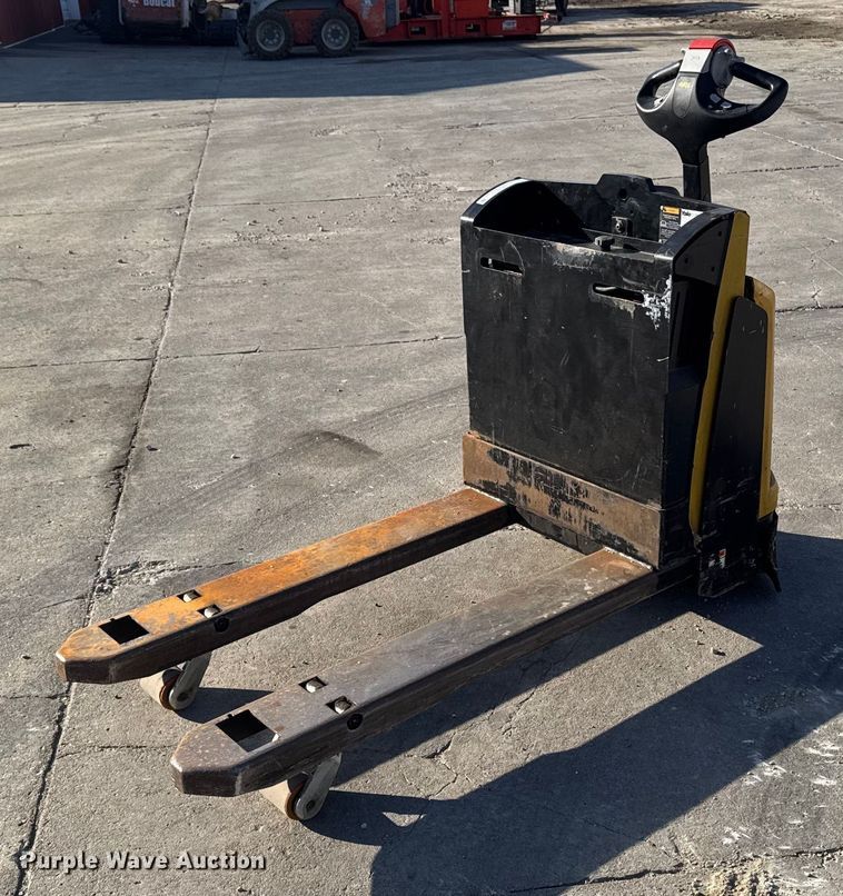 image for item EM3562 Yale MPB045VGN24T2646 pallet jack