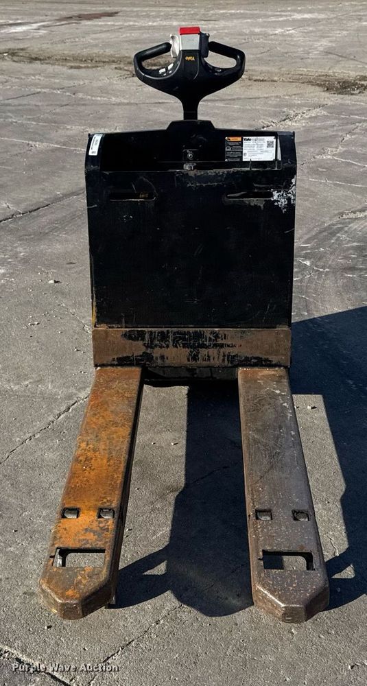 image for item EM3562 Yale MPB045VGN24T2646 pallet jack