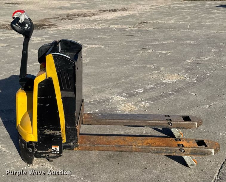 image for item EM3562 Yale MPB045VGN24T2646 pallet jack